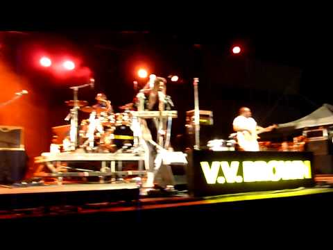 V.V. Brown - L.O.V.E - Live à Palaiseau ( Ecole Polytechnique - Point Gamma 2010 )