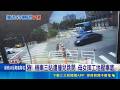 2車路中撞噴波及待轉格機車 母女摔卡車底 騎士母女遭撞摔工地! 駕駛.店家衝上前幫忙 險! 機車三貼遭撞兒跳開 母女摔工地壓車底｜三立新聞LIVE