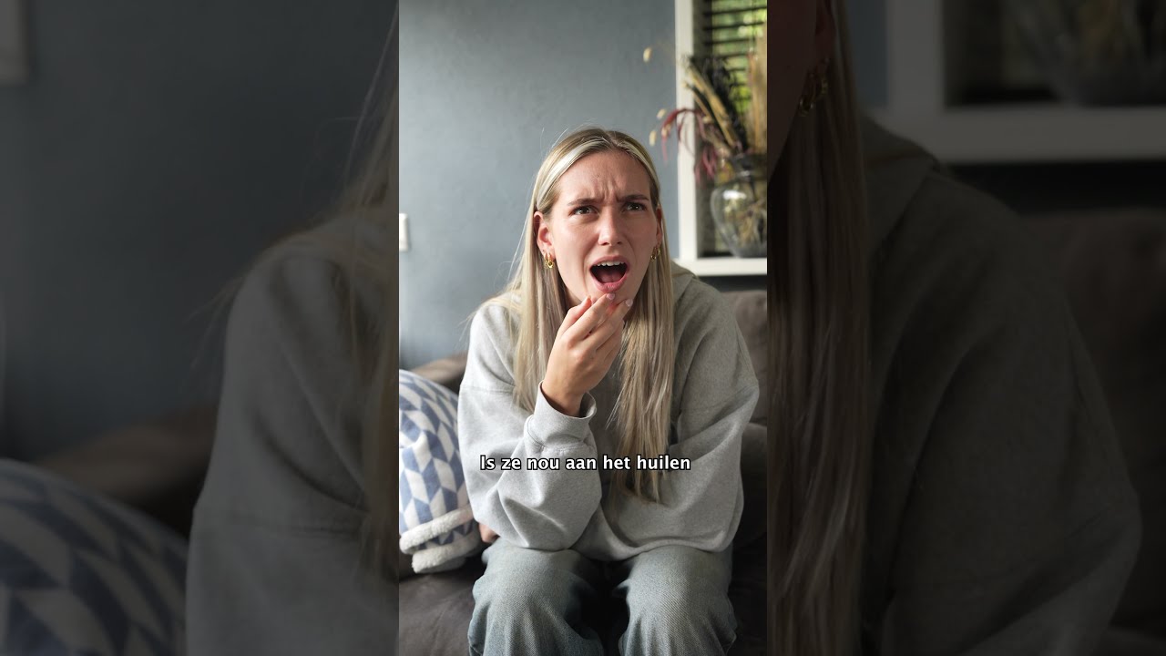 Die Ene Vriendin Met Een Stille Lach 