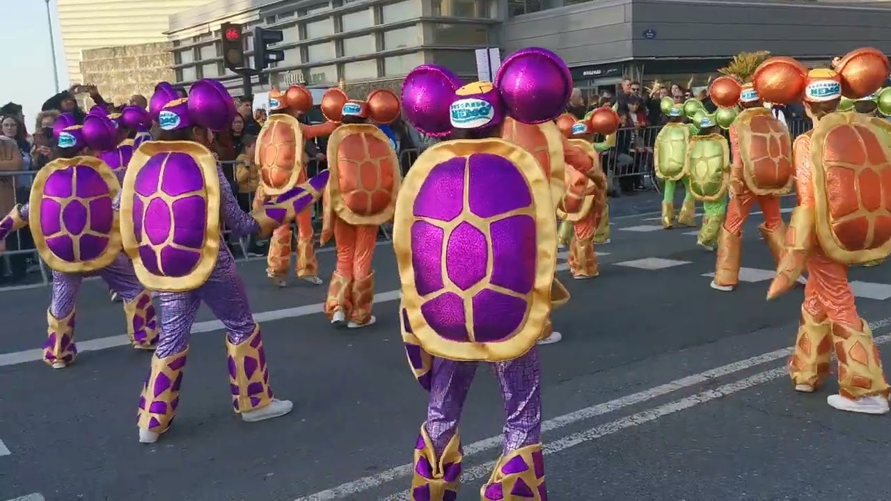 Carnaval 2022 en Donosti. Desfile de comparsas.