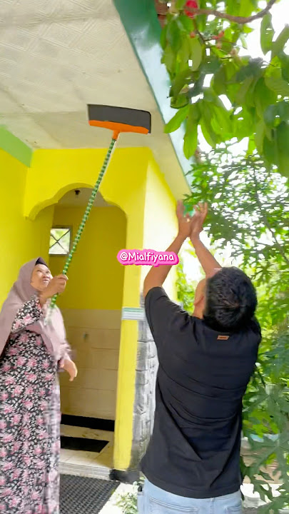 MERTUAKU METIK JAMBU PAKE SAPU #viralvideo #shorts