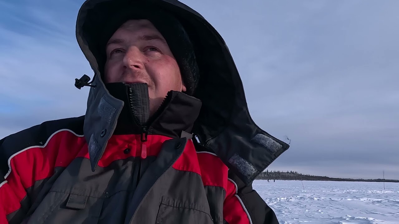 Засадили снегоход БУРАН в слуз. Вытаскиваем БУРАН и ТАЙГУ из водного плена.