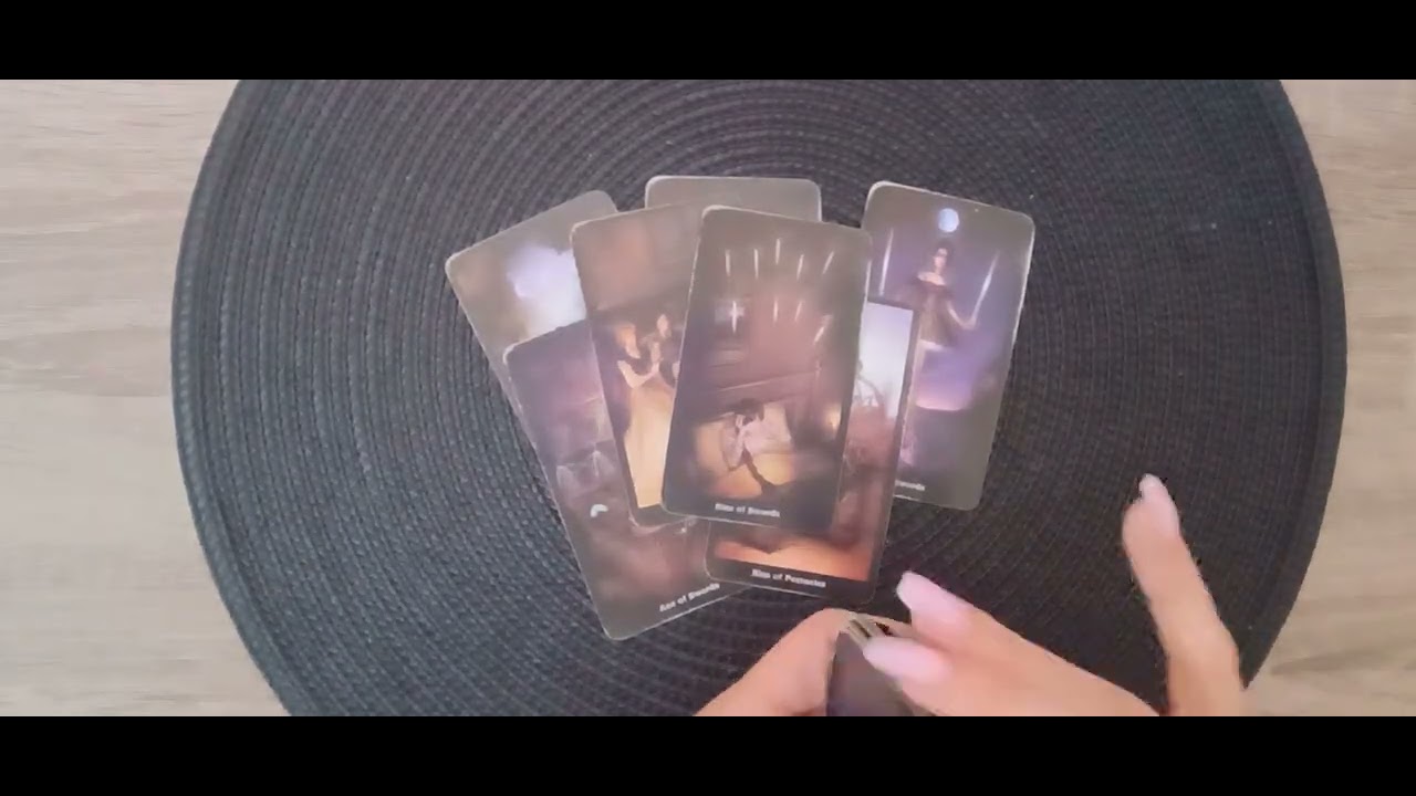 Крие ли нещо от вас ,защо ?КОНТАКТ:worldtaro3@gmail.com