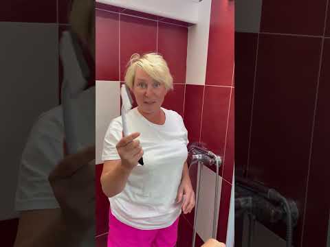 Научила мужа, как быстро и эффективно помыть душевую кабинку 😂👍 #ухтыкухня #полезныесоветы