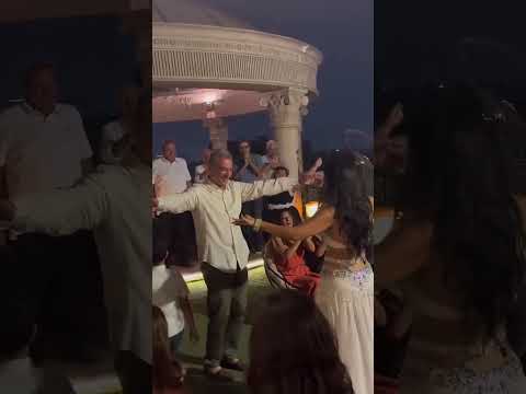 ر قص محمود حميدة مع الراقصة بتقل وكاريزما