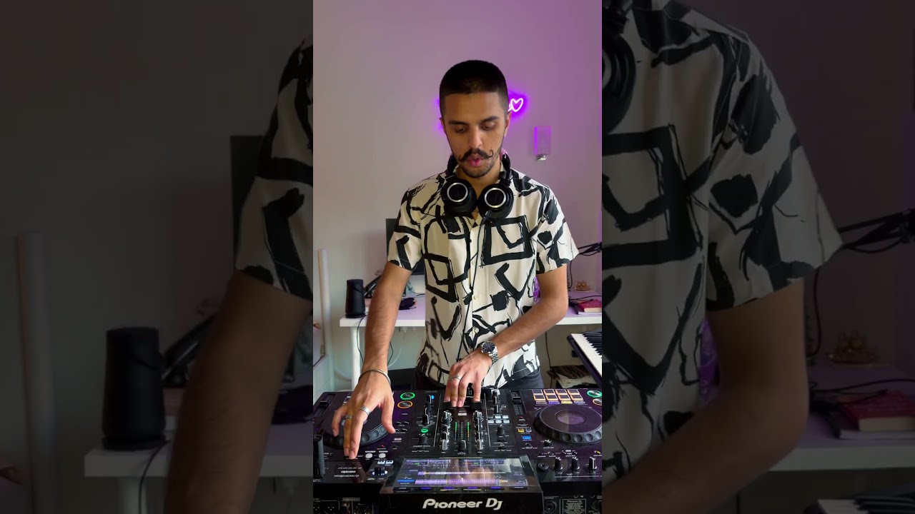 Transition Thursdays: Can you tell I love a cheeky backspin #peterblue #djg2g #raggamuffin #paleta