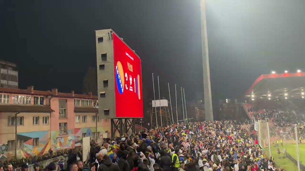 Poljem se širi miris ljiljana 