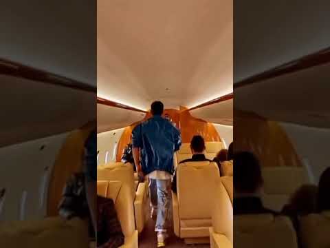 محمد رمضان في الطيارة