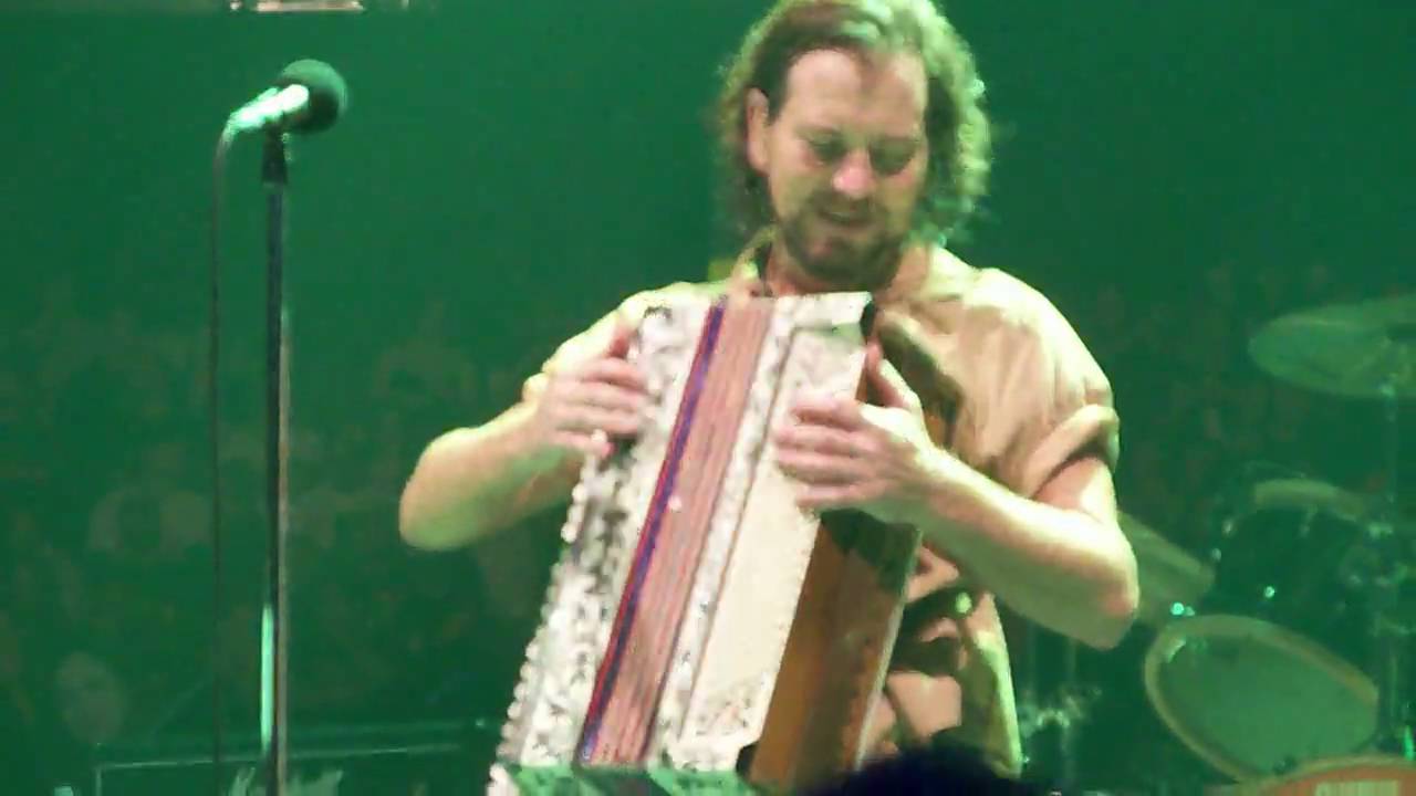 Obejrzyj Pearl Jam - Bugs - 10.31.09 Philadelphia, PA w YouTube Obejrzyj Pearl Jam - Bugs - 10.31.09 Philadelphia, PA w YouTube