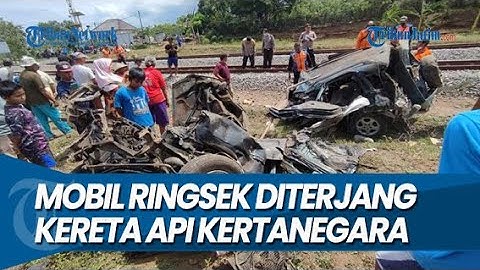 DAIHATSU TARUNA REMUK DIHANTAM KA KERTANEGARA di Perlintasan Tanpa Palang Pintu Nganjuk, 2 Tewas