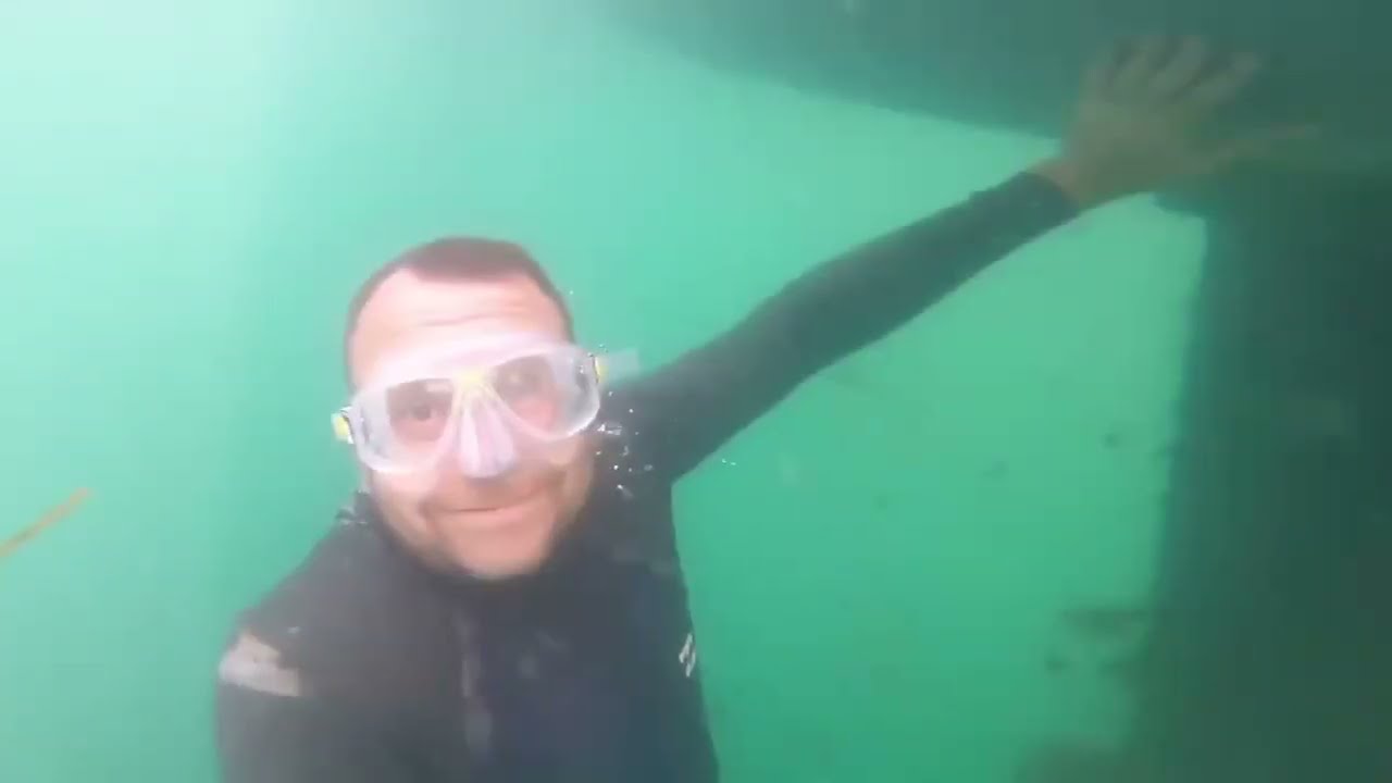 Cleaning the hull and keel