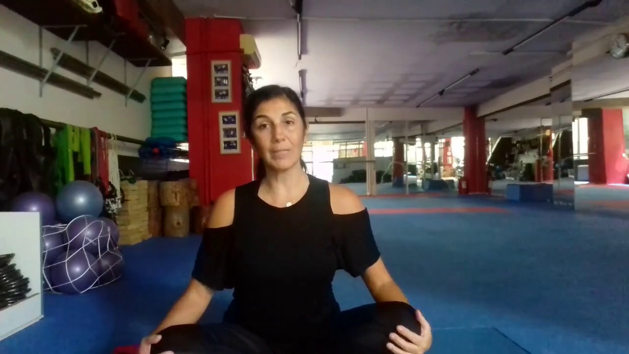 Ασκήσεις με λάστιχο για ενδυνάμωση των χεριών.