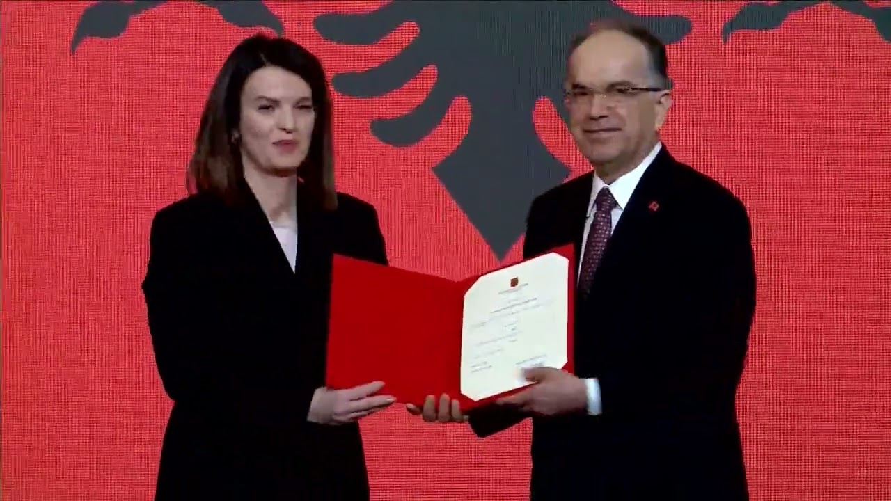 Betohen ministrat e rinj, pas miratimit në Kuvend/ Ceremonia e betimit tek Presidenti
