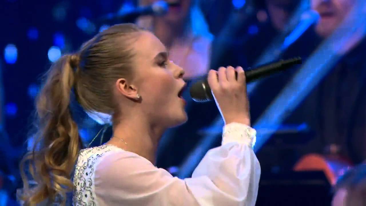 Zara Larsson - Carry You Home (Live @ Nordisk julkonsert) - YouTube