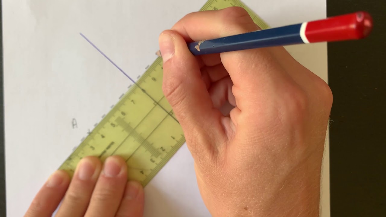 Construire une figure par symétrie axiale - 6ème