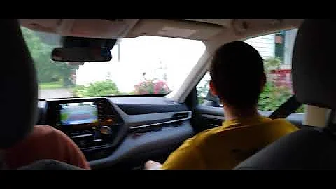 blind spot monitor on the 2020 Toyota Highlander hybrid