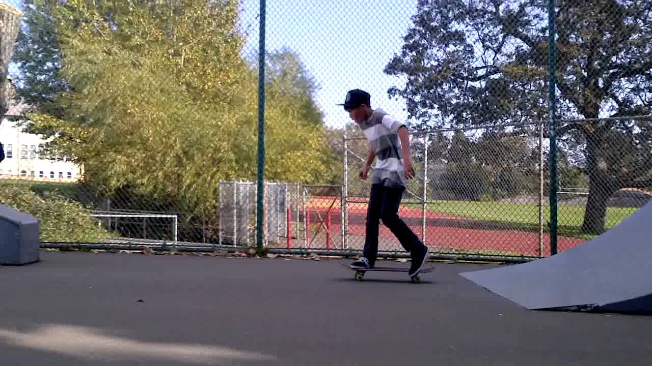 Nice line at oak bay skatepark! auf YouTube ansehen Nice line at oak bay skatepark! auf YouTube ansehen