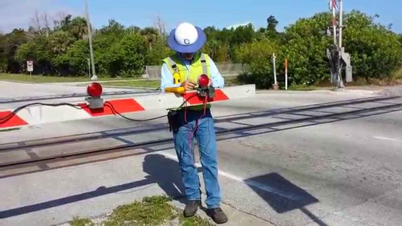 FEC Train 109 #1367 & FEC Signal Maintenance P3. - YouTube