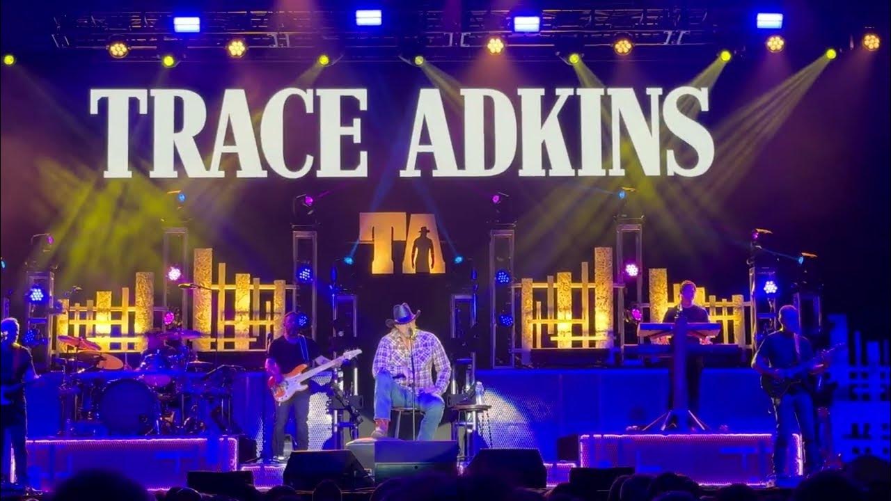 Trace Adkins "Ladies love country boys" at Hard Rock Northern Indiana ...