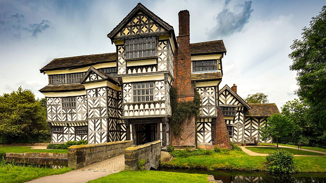 Inside a 450+ Year Old Tudor Manor: Little Moreton Hall