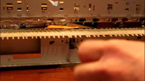 25a Removal of drive bar suport Epson R1900.MOV