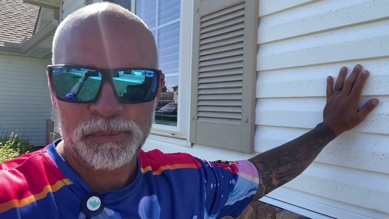 How to properly clean vinyl siding