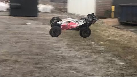 Arrma Typhon 3s bash and crash. Awesome buggy!!