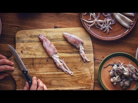 Vídeo: Com Pelar Els Calamars