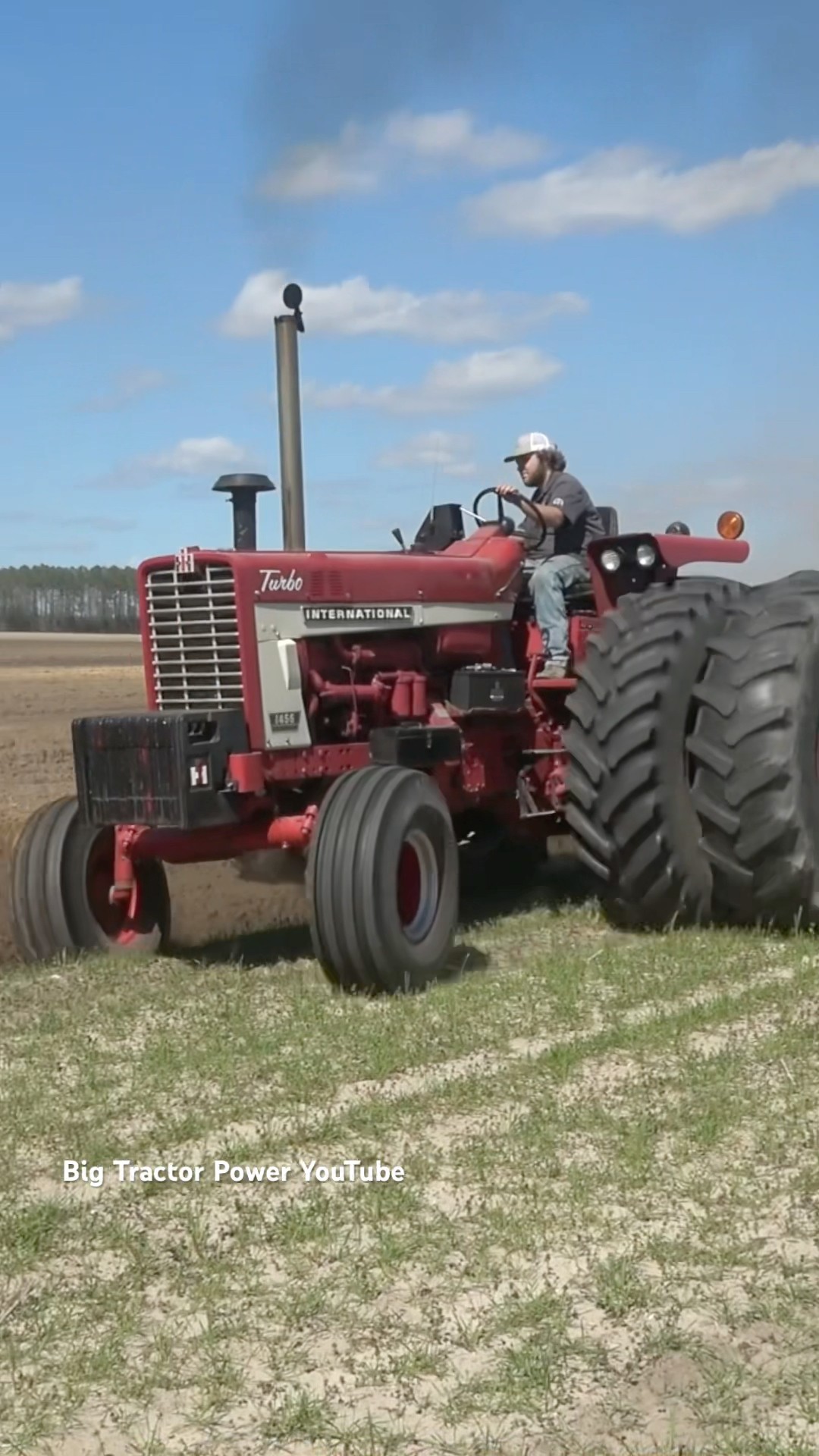 INTERNATIONAL 1456 Tractor Plowing #bigtractorpower - YouTube