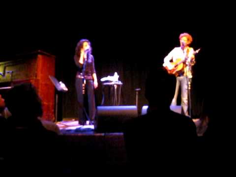 Catie Curtis with Lucy Kaplansky - Troubled Mind