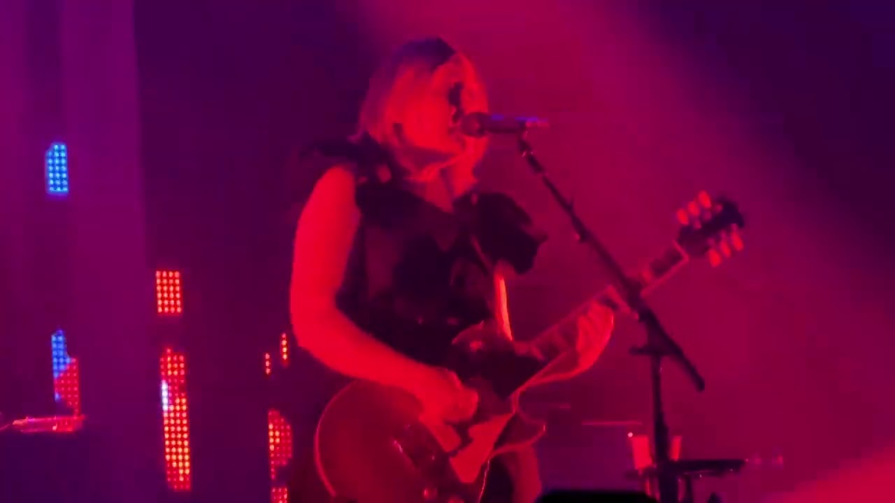 Sleater-Kinney - Dig Me Out