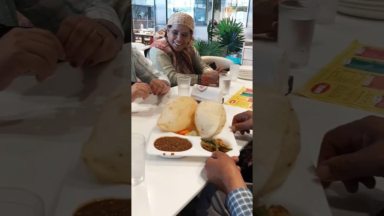 आज हम इतना घूमते - घूमते थक गए ||इतने लेट पहुंचे अपने रूम पर ||Ritu Dhraik