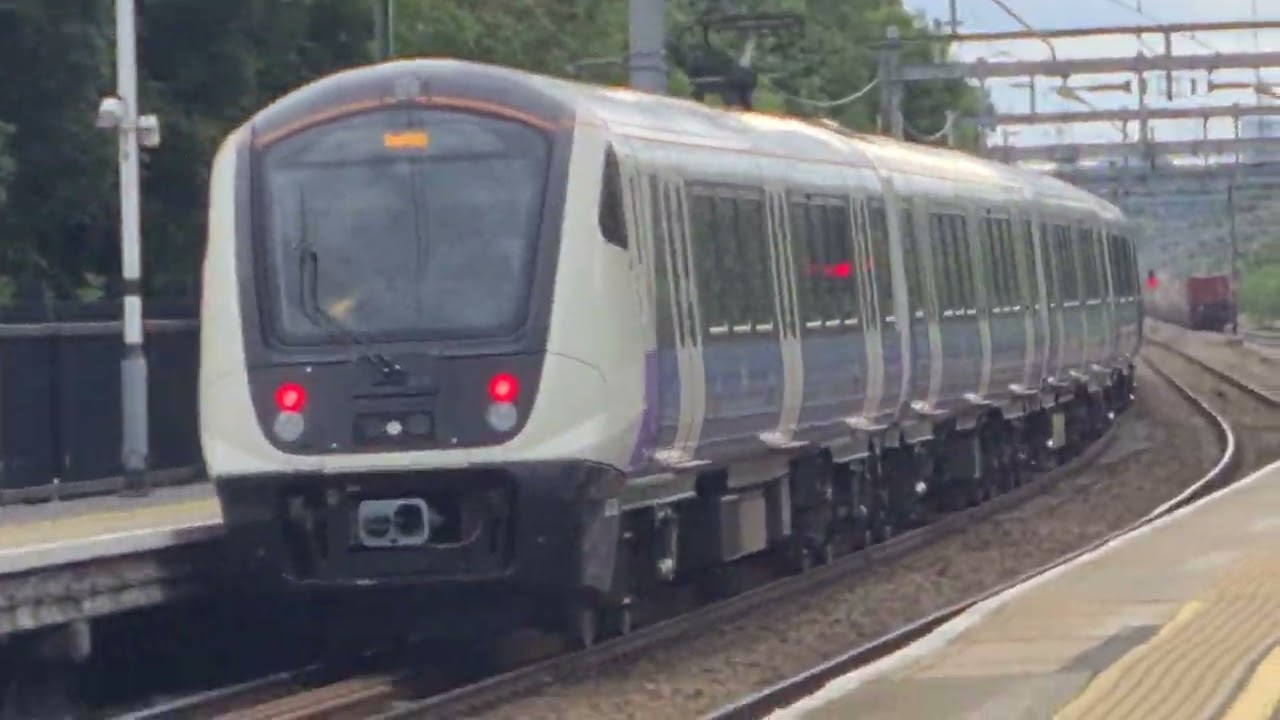 Trains at Harold Wood