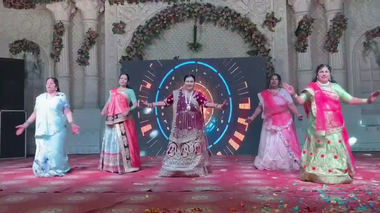 Bride side dance of ladies 😍#damad #ladysangeet #dance #wedding #performance 