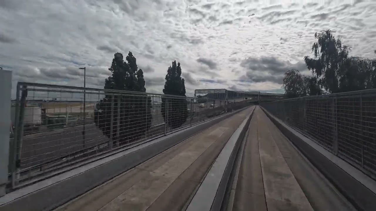 [Front View] Heathrow Pod Terminal 5 ⇆ Parking B