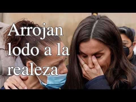 Video y Fotos: Damnificados reclaman y arrojan lodo a las autoridades