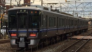 松任駅を発車した521系