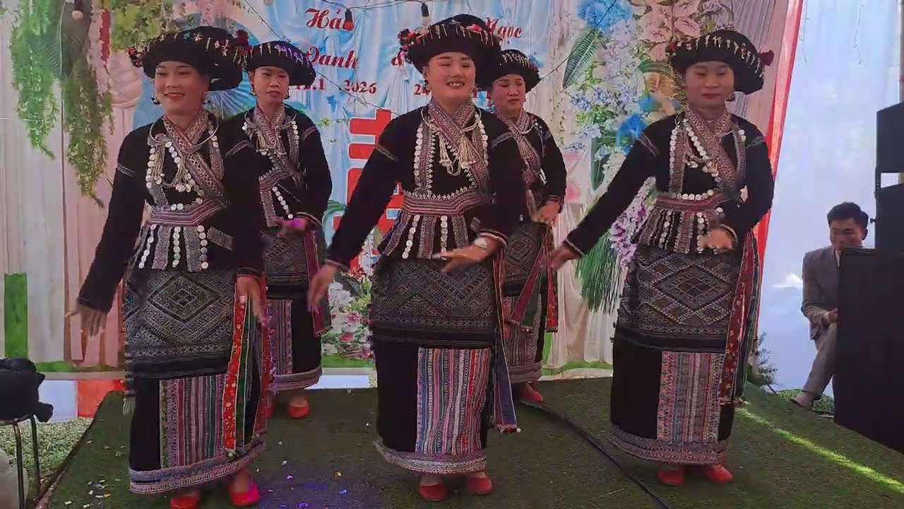Bài Múa Inh Lả Ơi Do ĐVN Bản Hào Nghè Biểu Diễn | Trong Ngày Hạnh Phúc Hải Lanh&Ngọc Xanh.|