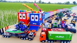 Mobil Truk Oleng Bongkar Mainan Mobil-Mobilan ! Mobil Polisi Fire Truck Helikopter!