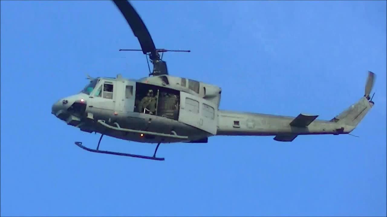 Bell UH-1Y Twin Huey/ Bell AH-1W SuperCobra Flyover (HMLA-773) - YouTube