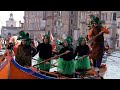 Карнавал в Венеции стартовал ярким лодочным парадом и отсылкой к Олимпиаде-2026