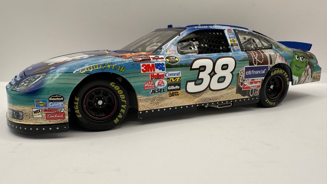 Review: 2006 Elliott Sadler #38 M&Ms/Pirates of the Caribbean Dead