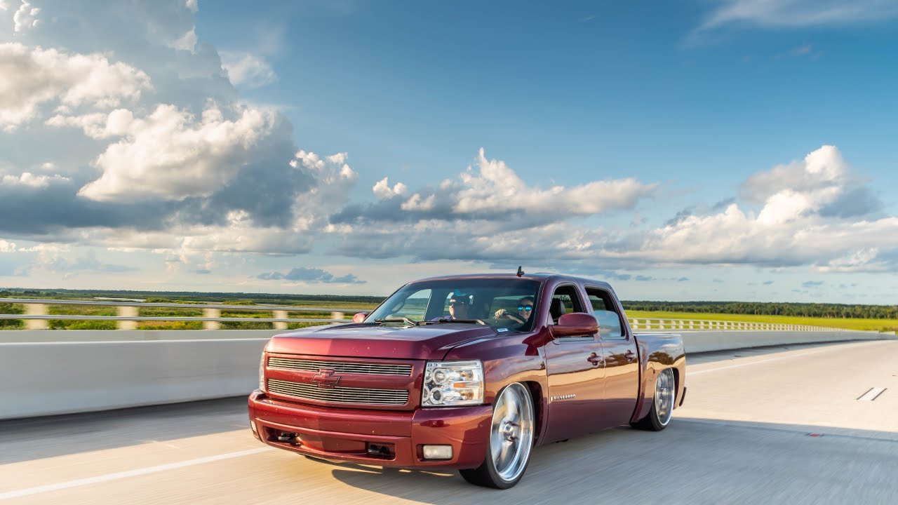 "Lindsey" Minitrucker since she was 16. Daily driving her Buxom Chevy