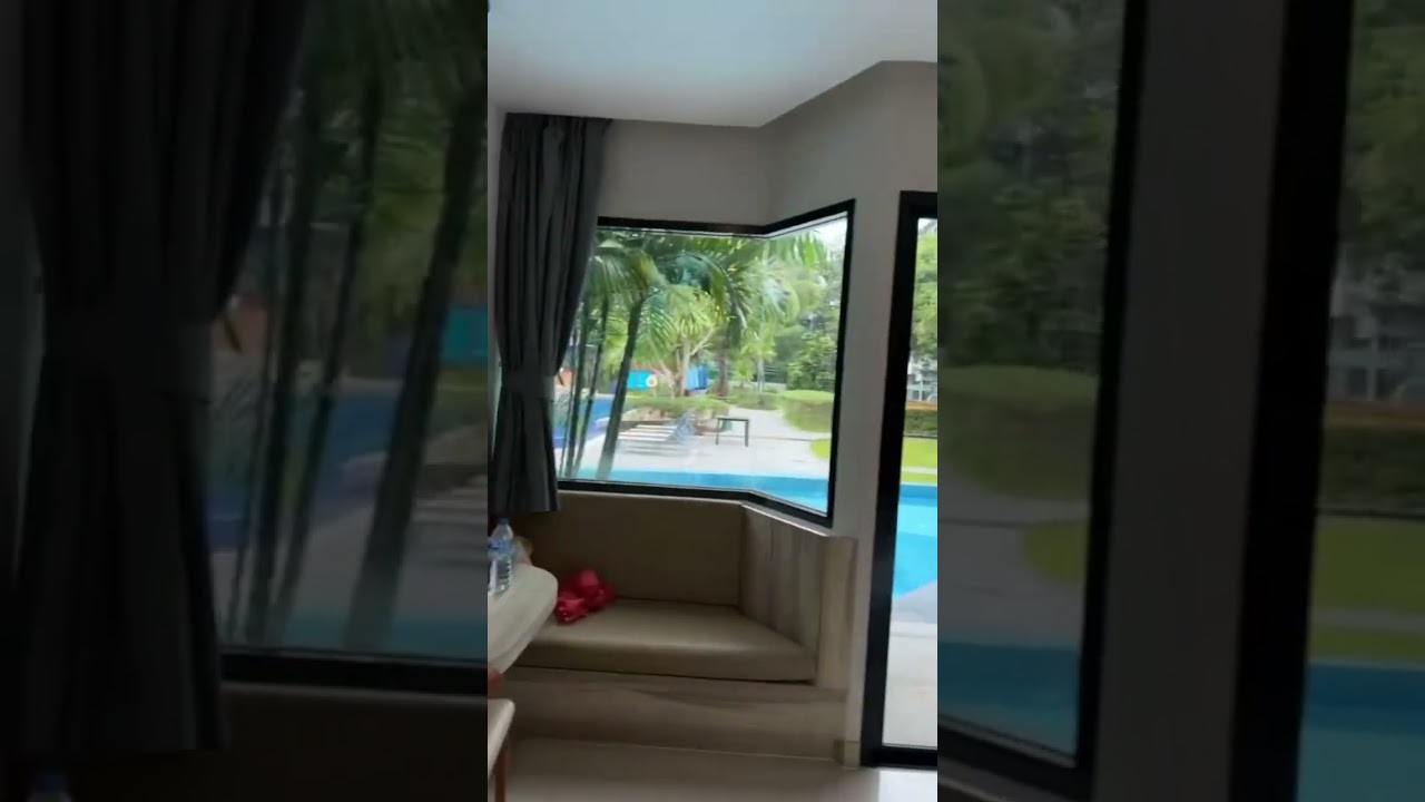 Deluxe Pool Access Room