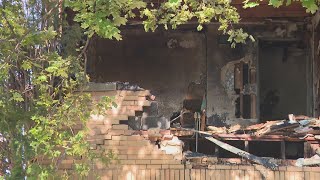Man critical after Oak Park building fire