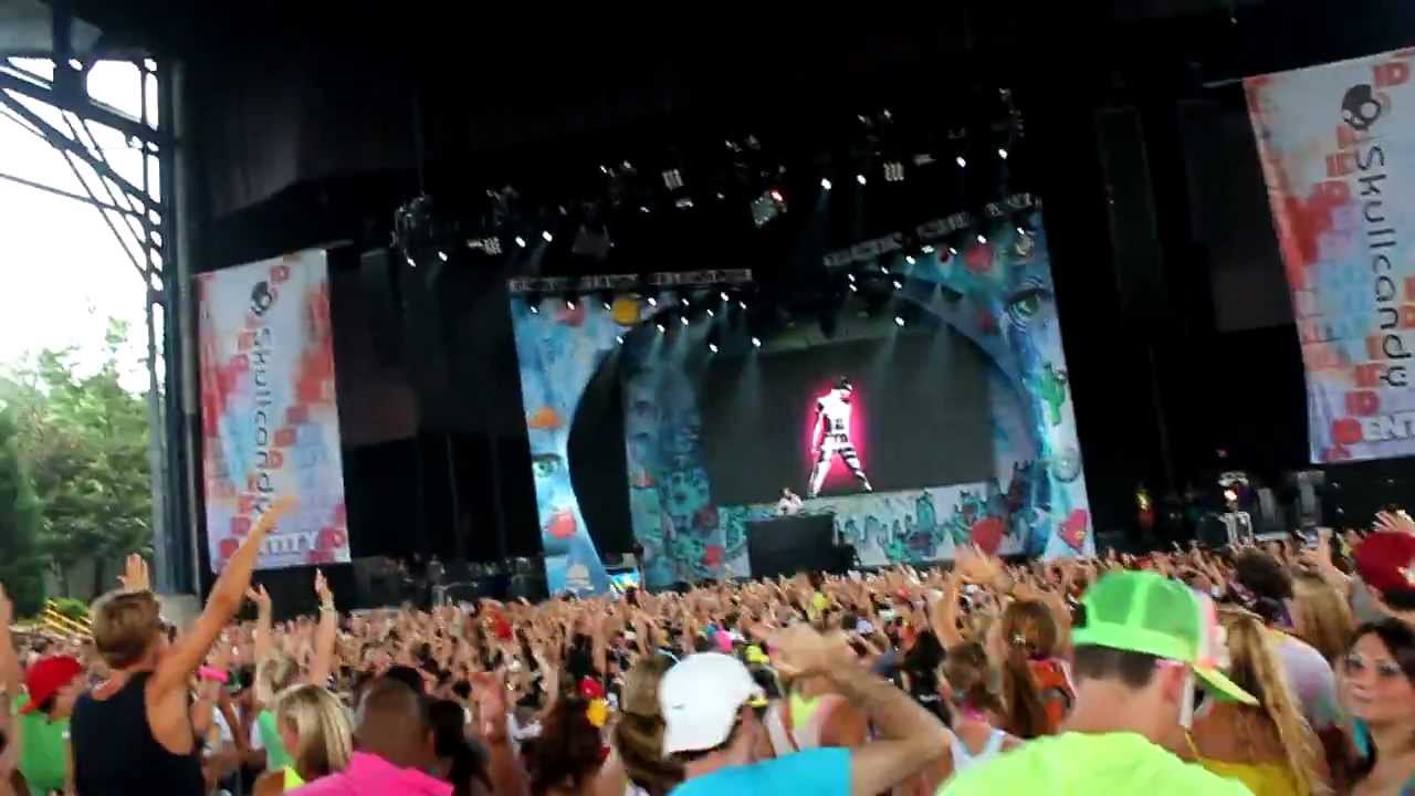 Avicii - I'm Coming Home In A Flash - ID Festival 2011 - Bristow, VA (HD)