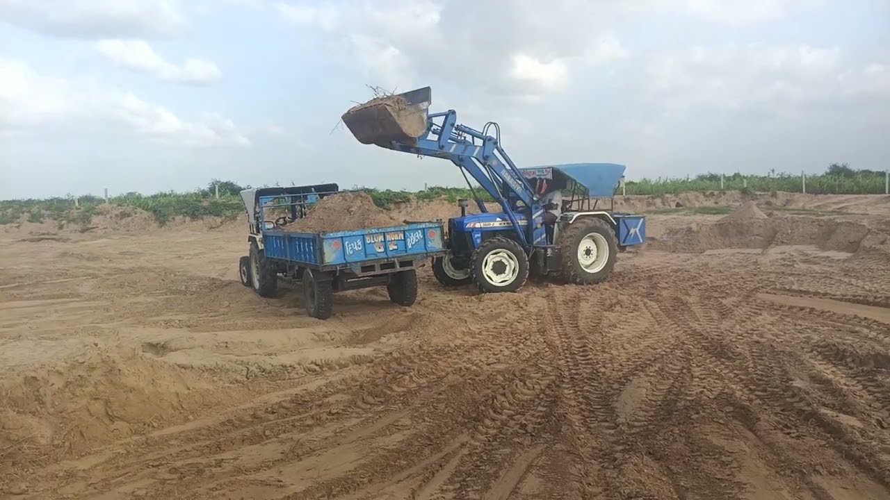 Naw holand  loader 🚜🚜#loader 4w4 #sawraj   loading trolley mitti 