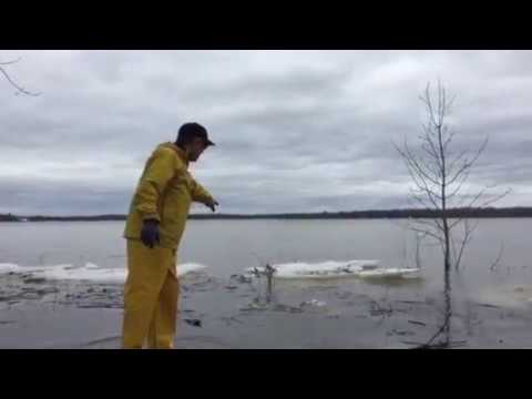 Raw video: Residents prepare as floodwaters rise in Ottawa area