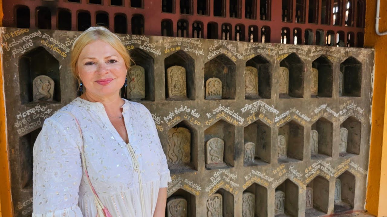 Тут сбываются все материальные желания и молятся о детях. Храм Змей (Нагов) в Гокарне. Индия 2025.