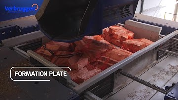 Stacking chopped wood | Verbruggen Palletizer VPM-8 Fully-automatic solution for Bags, Boxes & RPC’s